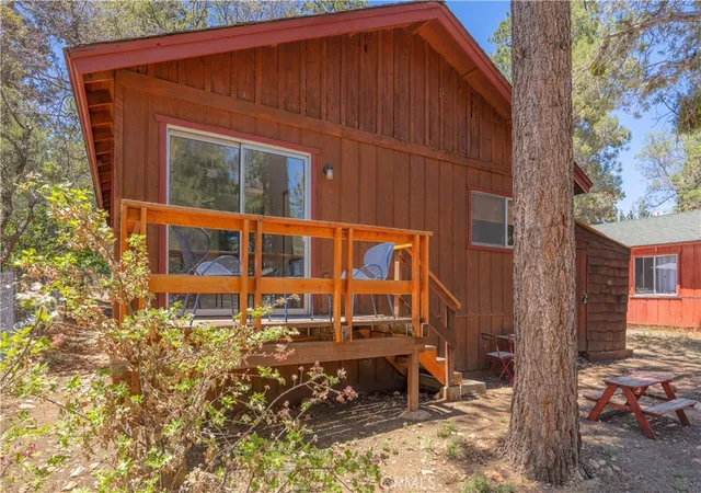 Homes for sale in Sugarloaf, CA | 451 Cedar Ln, Sugarloaf, CA 92386 | MLS# IG26105210