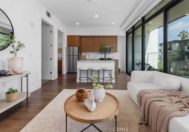 1st image of 709 E Walnut St #315, Pasadena, CA 91101 | MLS# OC26105807