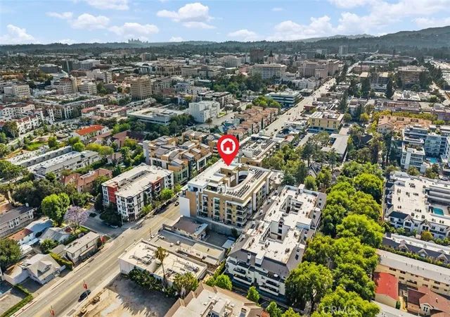 2nd image of 709 E Walnut St, Pasadena, CA 91101
