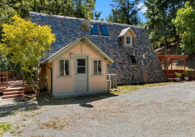 Photo 4 of Single family home for sale at 25405 Adams Rd, Los Gatos, CA 95033 | MLS# ML82046887 | Listing updated on 2026-10-09