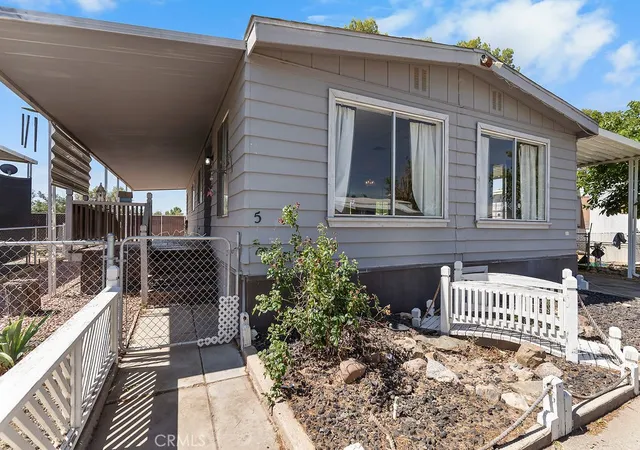 Photo 3 of Sale Pending at 18772 Bellflower St #5, Adelanto, CA 92301 | MLS# IV26113715 | Listing updated on 2026-09-18
