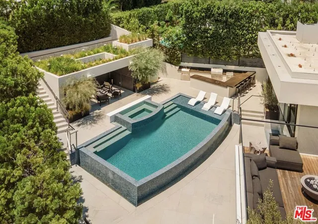 2nd image of 1317 Londonderry Pl, Los Angeles, CA 90069 | MLS# 26838673