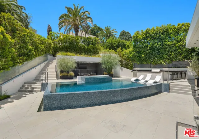 3rd image of 1317 Londonderry Pl, Los Angeles, CA 90069 | MLS# 26838673