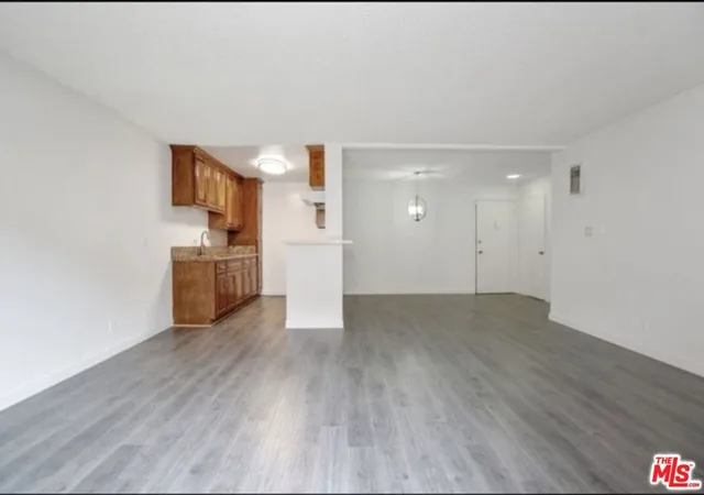 Listing Photo 5 - Condo for sale in building located at 855 Victor Ave, Inglewood, CA 90302 - Unit #210