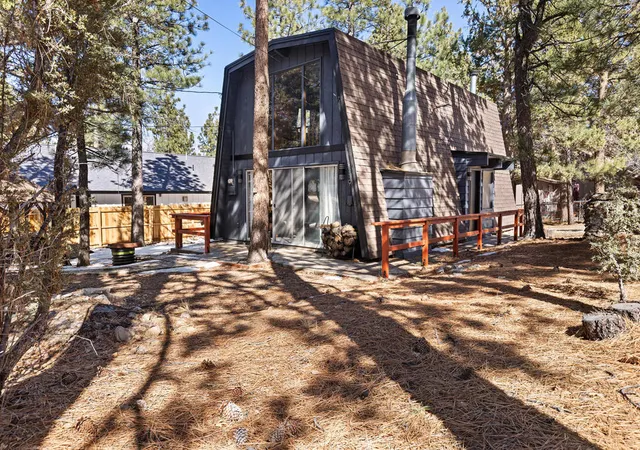 Photo 2 of Single family home for sale at 189 Moreno Ln, Sugarloaf, CA 92386 | MLS# 219148363PS | Listing updated on 2026-09-03