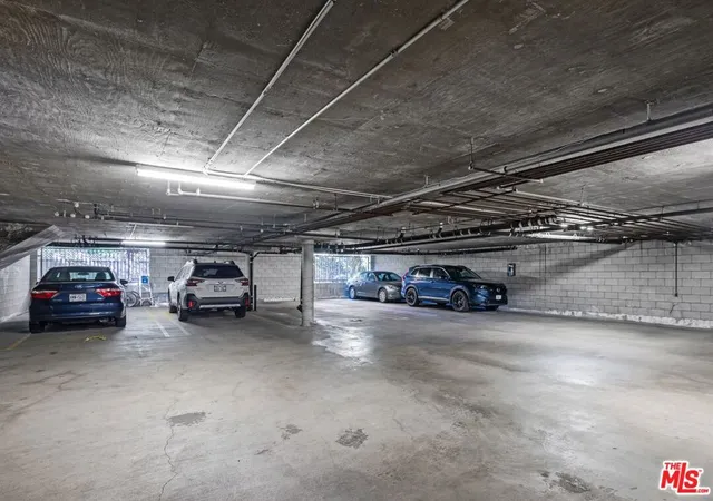 33rd image of 1527 Veteran Ave, Los Angeles, CA 90024 | MLS# 26838777
