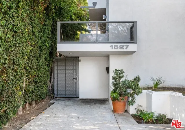 Photo 3 of Multi family home for sale at 1527 Veteran Ave, Los Angeles, CA 90024 | MLS# 26838777 | Listing updated on 2026-09-09