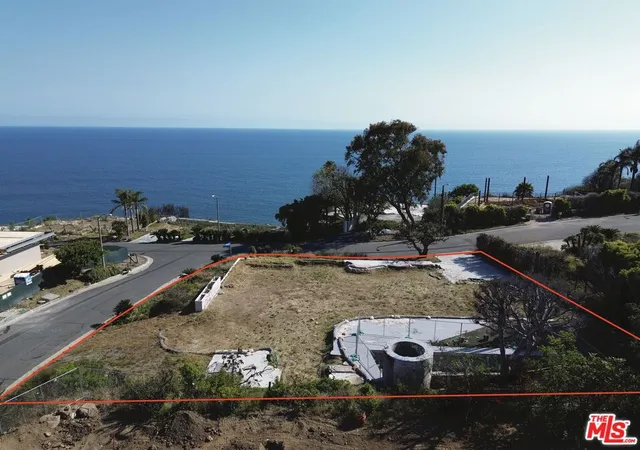 Photo 3 of Land for sale at 20521 Roca Chica Dr, Malibu, CA 90265 | MLS# 26837657 | Listing updated on 2026-10-08