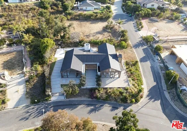 Photo 4 of Land for sale at 20521 Roca Chica Dr, Malibu, CA 90265 | MLS# 26837657 | Listing updated on 2026-10-08