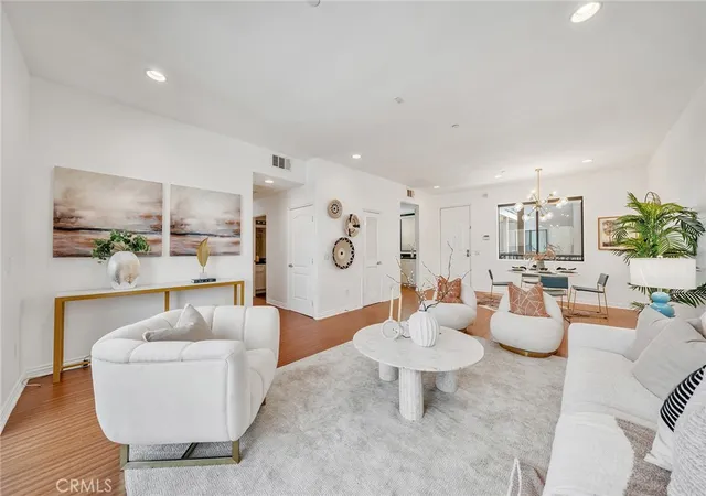 2nd image of 230 S Jackson #206, Glendale, CA 91205 | MLS# CV26113970