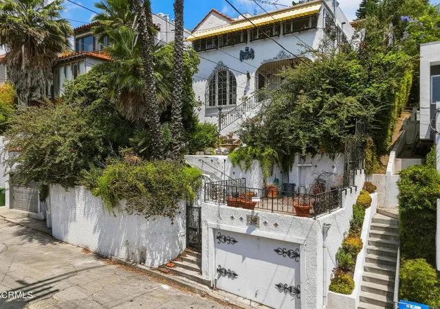 1st image of 3911 De Longpre Ave, Los Angeles, CA 90027 | MLS# P1-27314