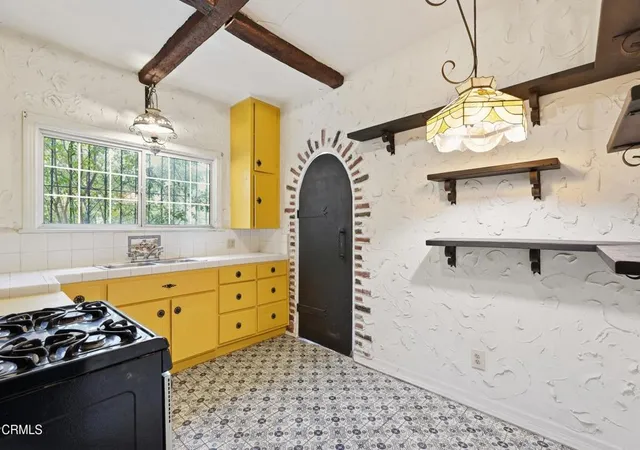 4th image of 3911 De Longpre Ave, Los Angeles, CA 90027 | MLS# P1-27314