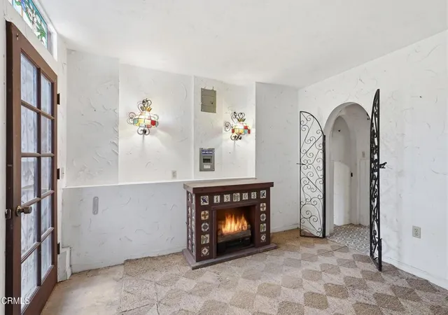5th image of 3911 De Longpre Ave, Los Angeles, CA 90027 | MLS# P1-27314