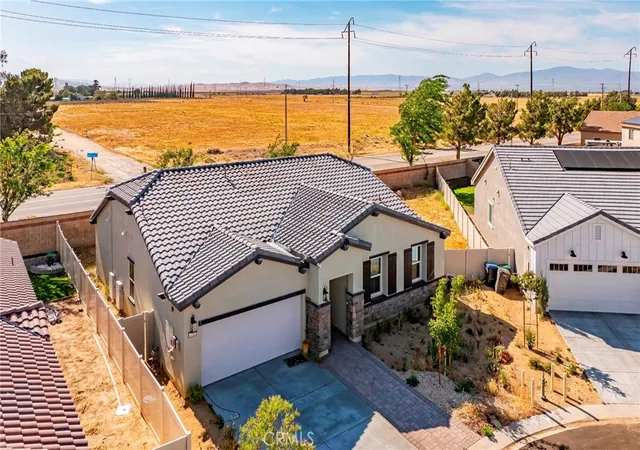 3rd image of 45061 Floral Vista, Lancaster, CA 93536 | MLS# DW26114048