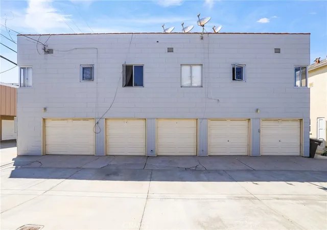 Photo 4 of House for sale at 114 4th Street, Seal Beach, CA 90740 | MLS# PW26103583 | Listing updated on 2026-09-23
