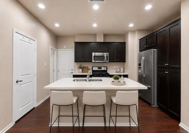 Listing Photo 4 - Condo for sale in building located at 1347 Caminito Agostino, Chula Vista, CA 91915 - Unit #2