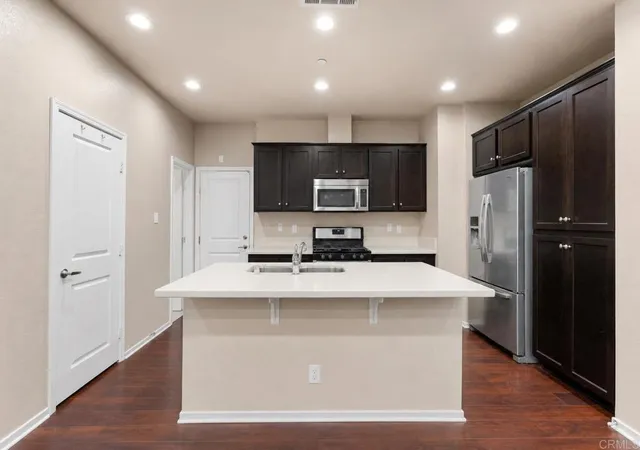 Listing Photo 5 - Condo for sale in building located at 1347 Caminito Agostino, Chula Vista, CA 91915 - Unit #2