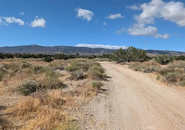 3rd image of 33 Antelope, Llano, CA 93544 | MLS# IV26114173