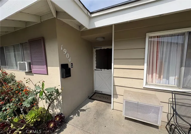 Listing Photo 5 - Condo for sale in building located at 1908 E Rose Ave, Orange, CA 92867