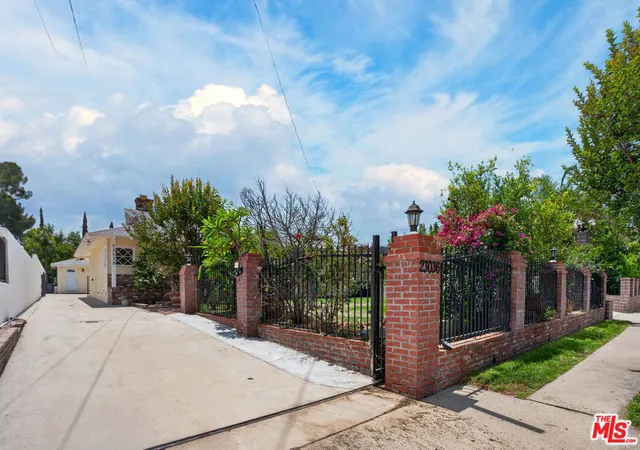 3rd image of 23036 Victory Blvd, Woodland Hills, CA 91367 | MLS# 26838987