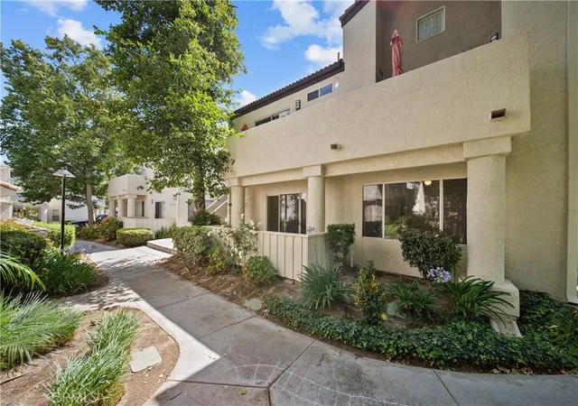 4th image of 21346 Nandina #102, Newhall, CA 91321 | MLS# SR26109181
