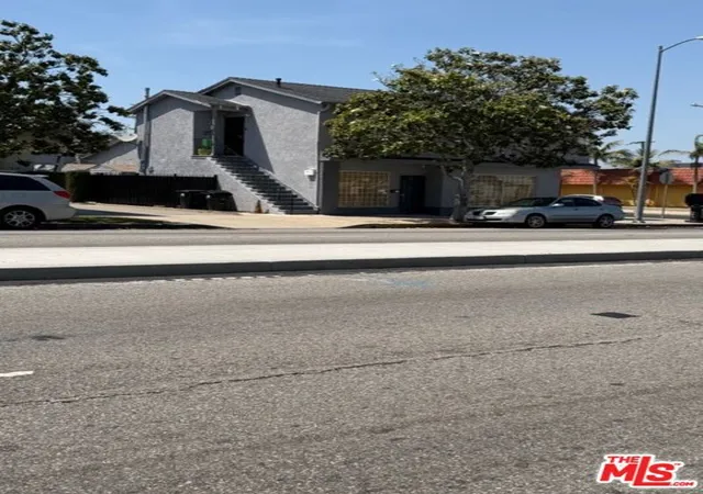 3rd image of 3410 W 78th Pl, Los Angeles, CA 90043 | MLS# 26661449