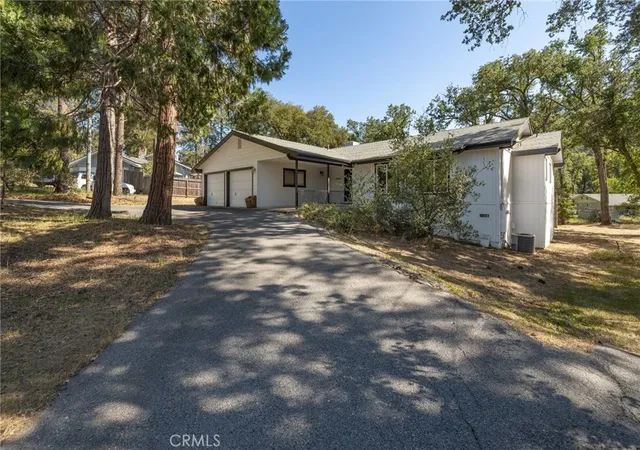Single family home for sale at 48866 Rock Point Rd, Oakhurst, CA 93644 | MLS# FR26114008