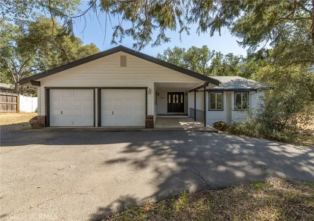 Photo 2 of Single family home for sale at 48866 Rock Point Rd, Oakhurst, CA 93644 | MLS# FR26114008 | Listing updated on 2026-10-05