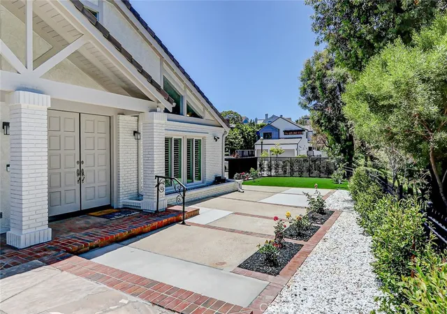 Homes for sale in Manhattan Beach, CA | 10 Cambridge, Manhattan Beach, CA 90266 | MLS# SB26114403