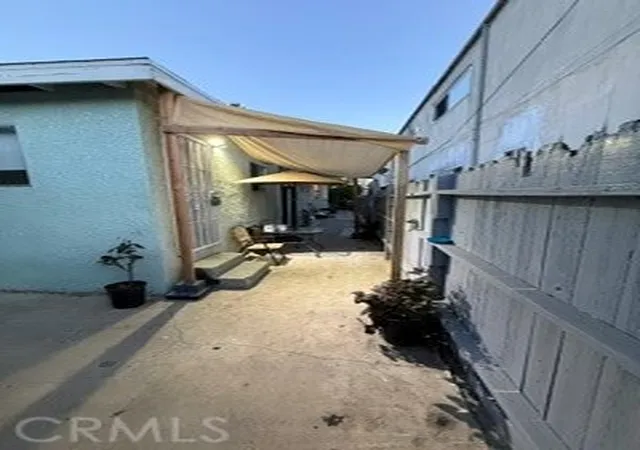 Listing Photo 4 - Condo for sale in building located at 1457 W 25th, Los Angeles, CA 90007