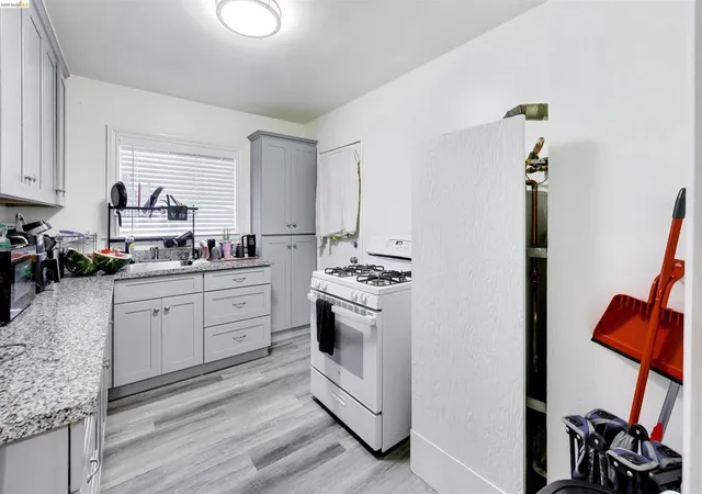 Listing Photo 5 - Condo for sale in building located at 520 Bancroft Ave, San Leandro, CA 94577