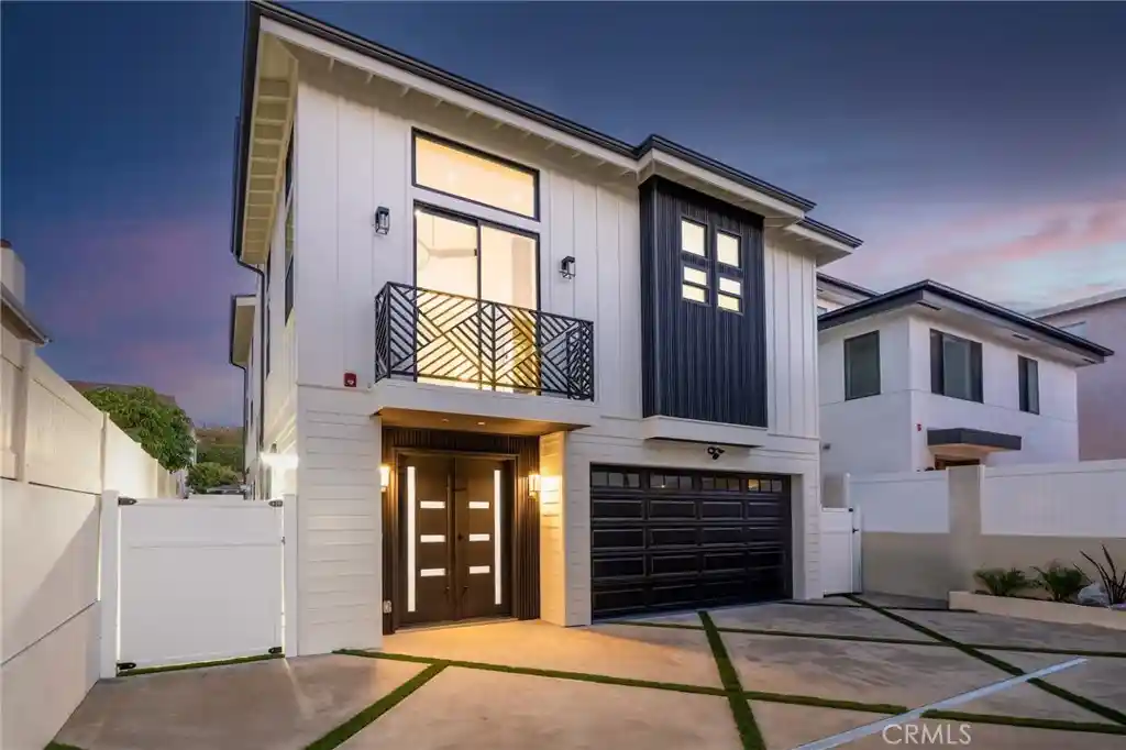Photo 1 of Townhouse for sale at 110 S Irena Ave #B, Redondo Beach, CA 90277 | MLS# SB26113888 | Listing updated on 2026-10-28