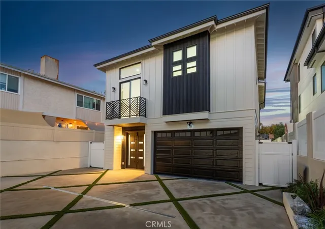 Photo 3 of Townhouse for sale at 110 S Irena Ave #B, Redondo Beach, CA 90277 | MLS# SB26113888 | Listing updated on 2026-10-12