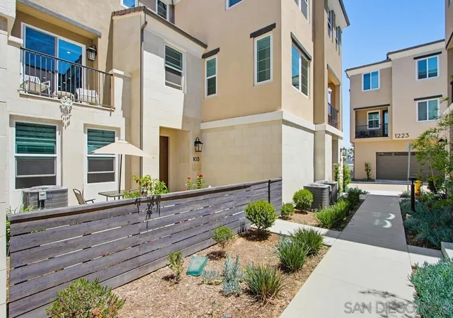 Listing Photo 4 - Condo for sale in building located at 1225 Sunrise Vw, San Marcos, CA 60124 - Unit #103
