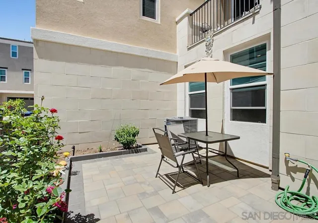 Listing Photo 5 - Condo for sale in building located at 1225 Sunrise Vw, San Marcos, CA 60124 - Unit #103