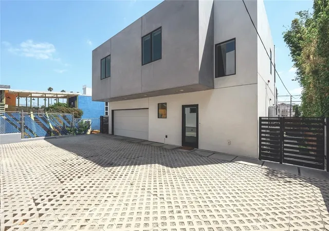 Photo 3 of Single family home for sale at 542 N Commonwealth, Los Angeles, CA 90004 | MLS# WS26113200 | Listing updated on 2026-09-06