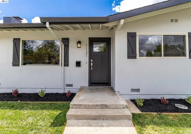 Homes for sale in Livermore, CA | 1121 N P St, Livermore, CA 94551 | MLS# 41136133