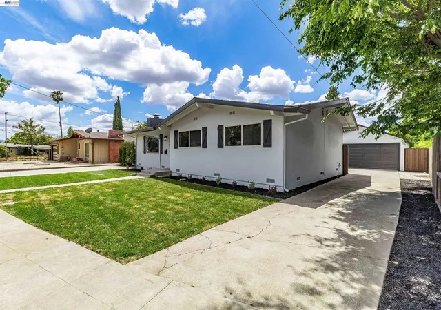 Homes for sale in Livermore, CA | 1121 N P St, Livermore, CA 94551 | MLS# 41136133