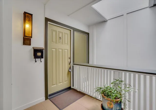 5th image of 1388 Rockledge Ln #5, Walnut Creek, CA 94595 | MLS# ML82048705