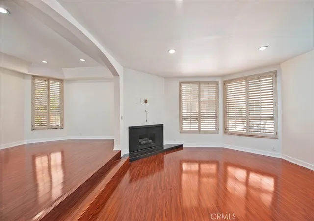 4th image of 5333 Zelzah Ave #102, Encino, CA 91316 | MLS# SR26111853