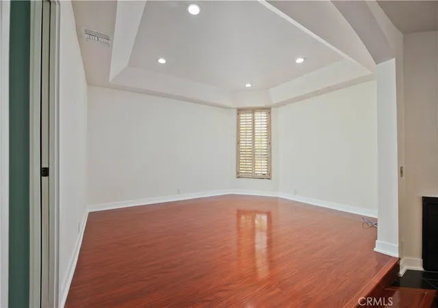 5th image of 5333 Zelzah Ave #102, Encino, CA 91316 | MLS# SR26111853