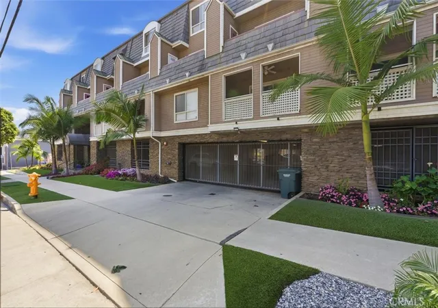 Photo 3 of Condo for sale at 1355 Loma Ave #310, Long Beach, CA 90804 | MLS# PW26114960 | Listing updated on 2026-10-05