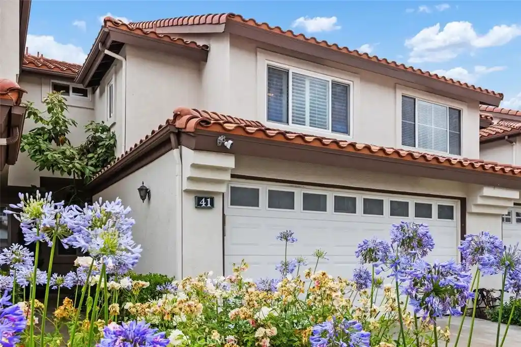 Townhouse for sale at 41 Via Lampara, Rancho Santa Margarita, CA 92688 | MLS# OC26111124
