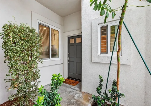 Photo 3 of Townhouse for sale at 41 Via Lampara, Rancho Santa Margarita, CA 92688 | MLS# OC26111124 | Listing updated on 2026-10-01