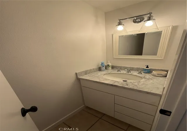Listing Photo 5 - Condo for sale in building located at 179 Gazania Ct, Thousand Oaks, CA 91362
