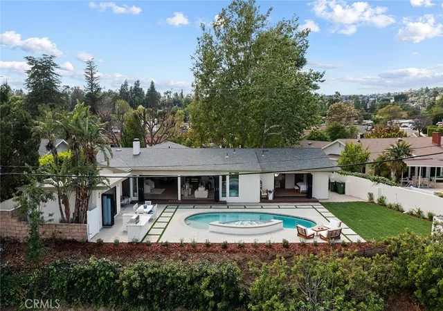 3rd image of 23925 Crosson Dr, Woodland Hills, CA 91367 | MLS# SR26114906