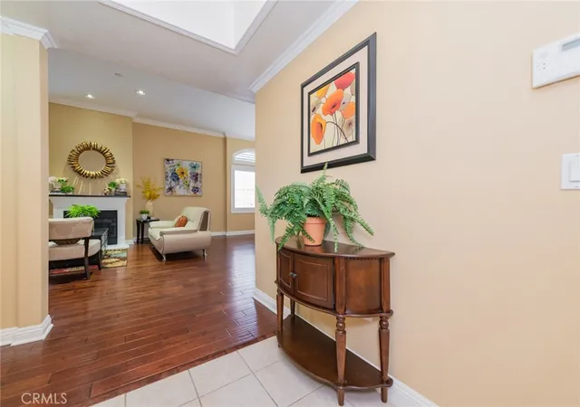 Photo 2 of Condo for sale at 610 S Wilton Pl #402, Los Angeles, CA 90005 | MLS# OC26115021 | Listing updated on 2026-09-01
