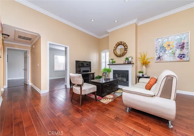 Photo 3 of Condo for sale at 610 S Wilton Pl #402, Los Angeles, CA 90005 | MLS# OC26115021 | Listing updated on 2026-09-01