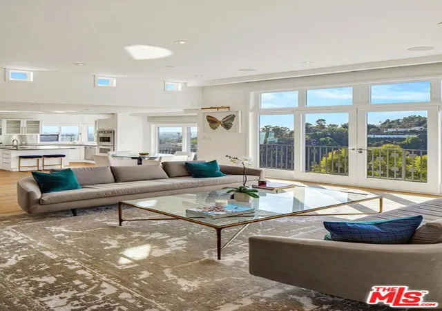 Photo 4 of Single family home for sale at 1433 Summitridge Dr, Beverly Hills, CA 90210 | MLS# 26839263 | Listing updated on 2026-06-04