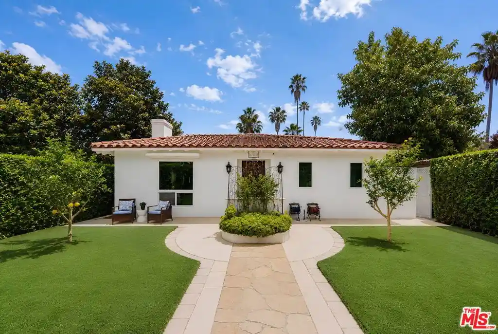 Photo 1 of Single family home for sale at 256 N Doheny Dr, Beverly Hills, CA 90211 | MLS# 26838719 | Listing updated on 2026-08-17